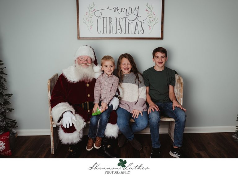 West Monroe Louisiana Family Portrait Photographer | Sanders Family Santa Portrait Mini-Session