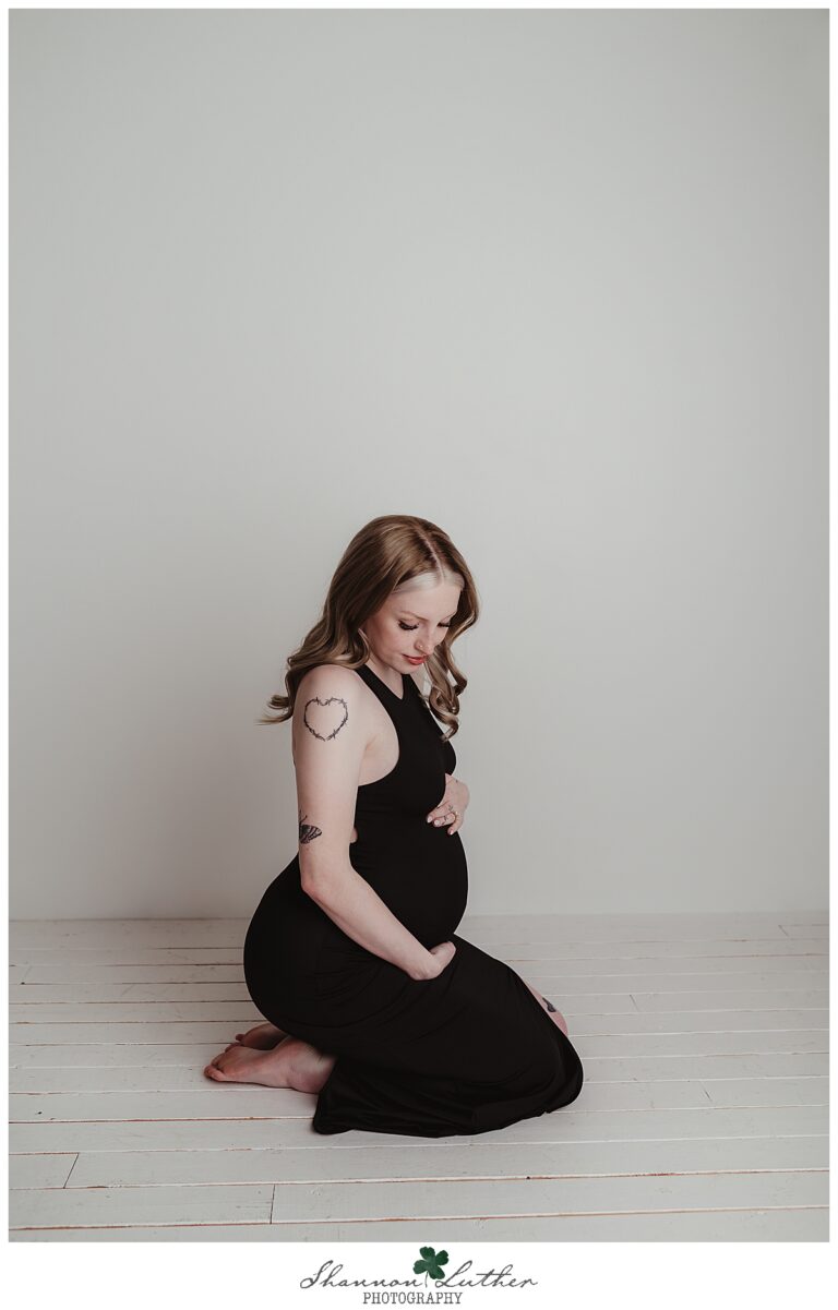 Monroe Louisiana Maternity Portrait Photographer | Caydee Maternity Studio Portrait Session